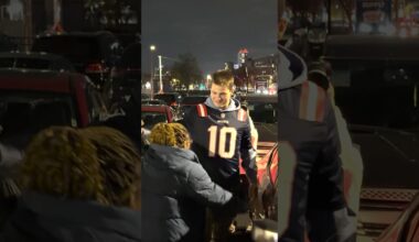 Giving back and giving thanks 🙏🍗 #patriots #nfl #shorts #thanksgiving