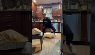 This guy is ready to cook 😂 🦃 🏀 | (Via rob.vacco/ IG)