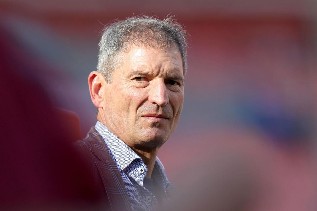 Leroy Hoard Details How Bernie Kosar Survived the Worst Beating in NFL