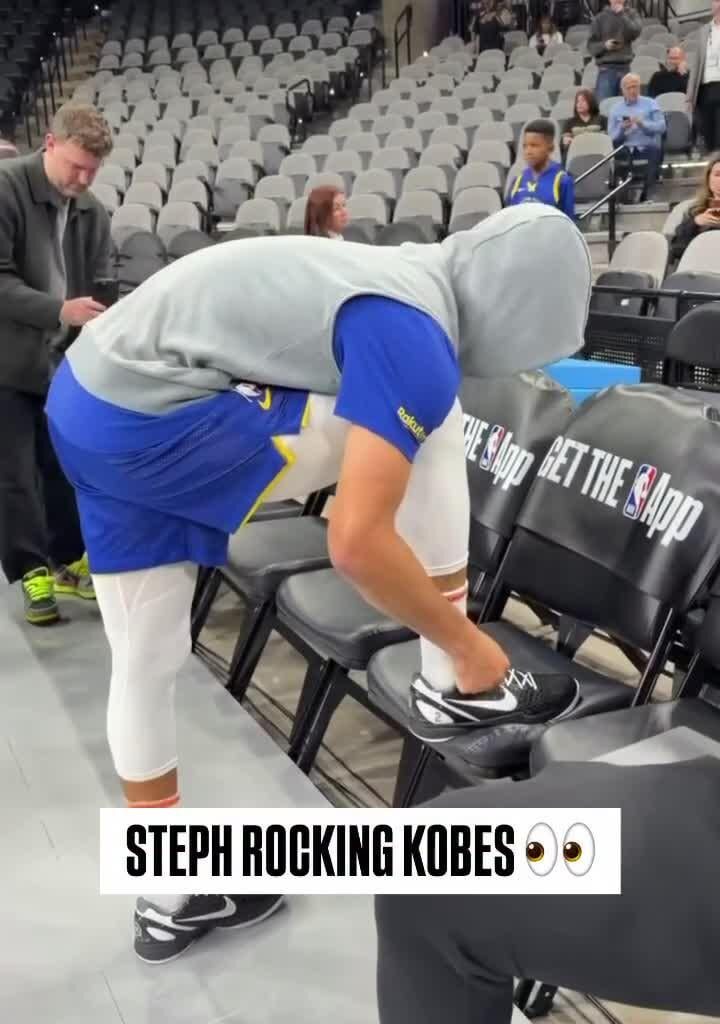 [Highlight] Steph Curry rocking Kobe 6 “Mambacita” on first game since becoming a sneaker free agent