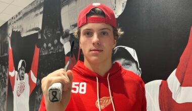 Finnie Honors Mom's Battle on Hockey Fights Cancer Night