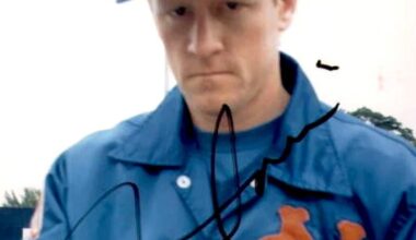 Continuing my tribute to former Mets relief pitcher, Jeff Innis! With help from the July 1991 New York Mets Magazine.