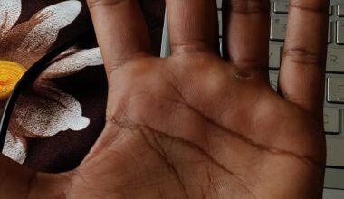 21M If Anybody knows Astro Then tell how my Palm line is.