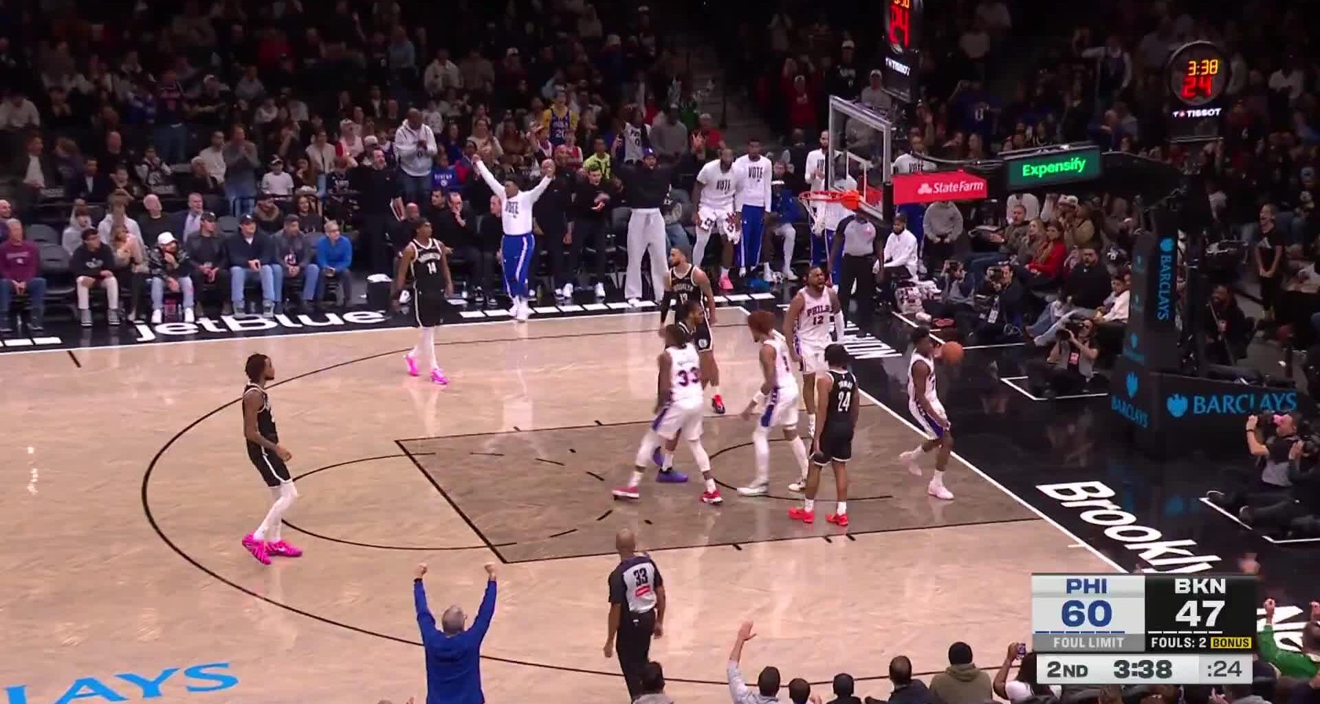 [Highlight] VJ Edgecombe caps off a personal 8-0 run for the Sixers with a massive dunk in the 2nd quarter!