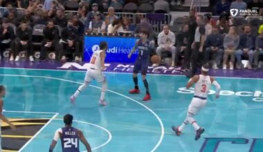 [Highlight] LaMelo Ball completes the pass of the year to Jalen Brunson