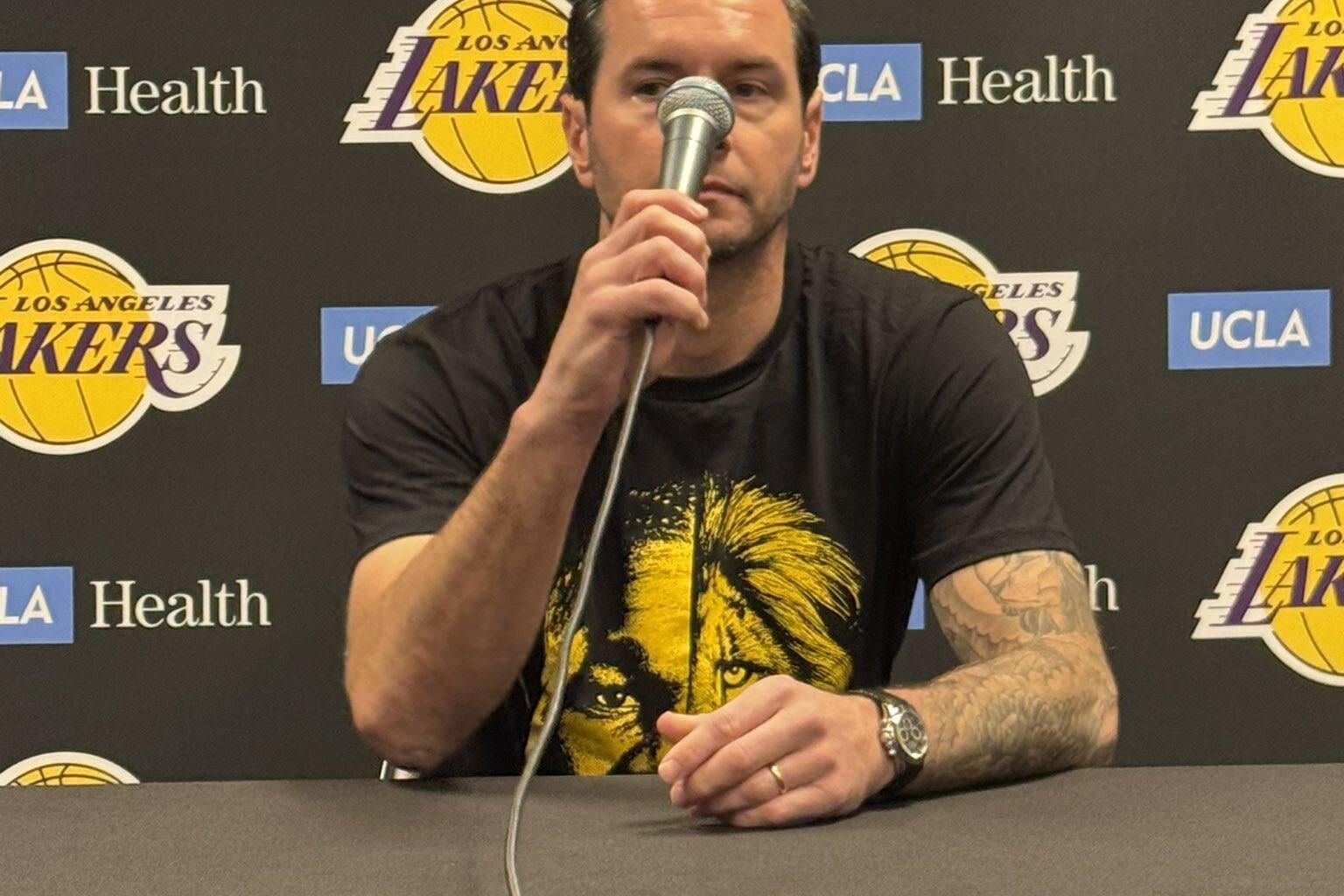 JJ Redick is wearing a customized Deandre Ayton t-shirt where the front is Ayton’s face combined with the face of a lion. “We want him to be the lion,” Redick said.