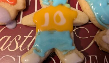 Girlfriend's family made me decorate cookies. I BOlieve.