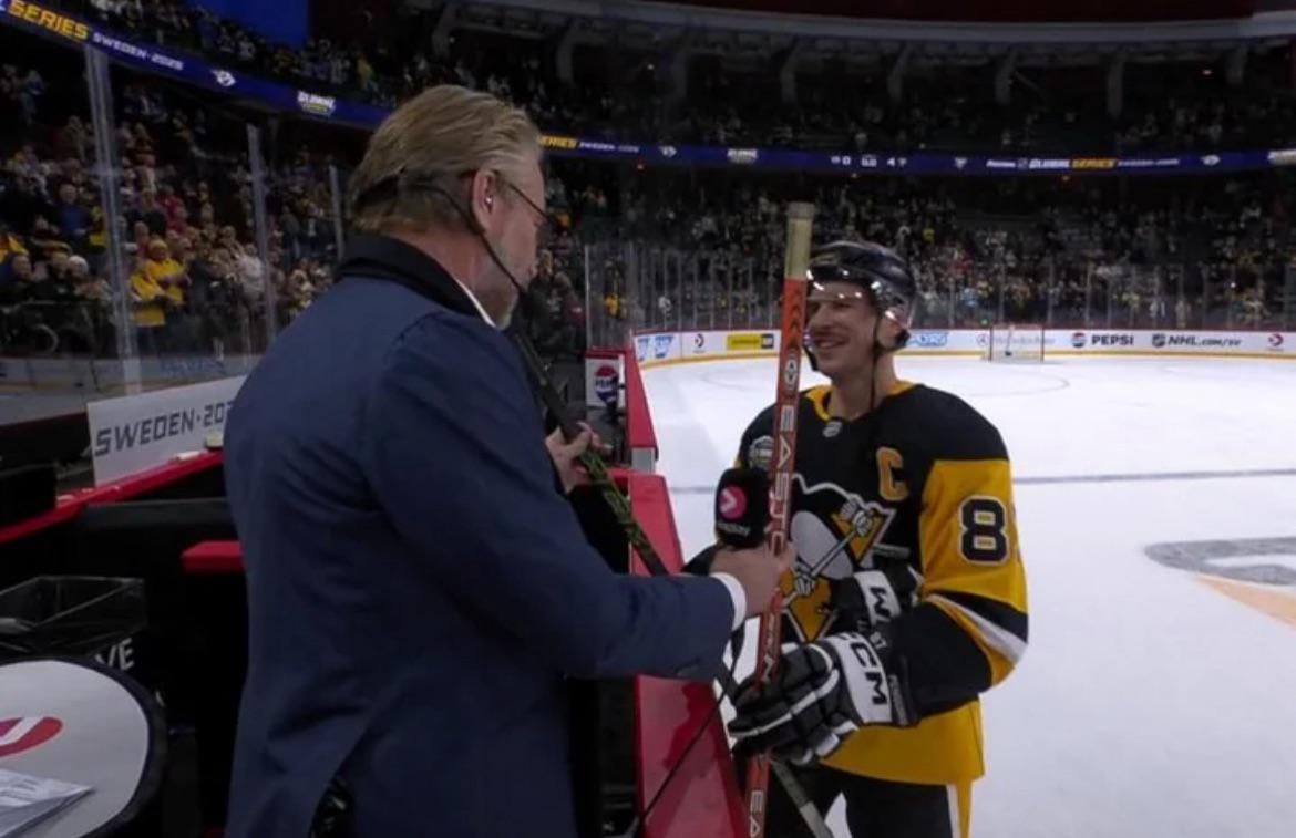 Sidney and Peter Forsberg exchanging sticks after today's game in Stockholm.