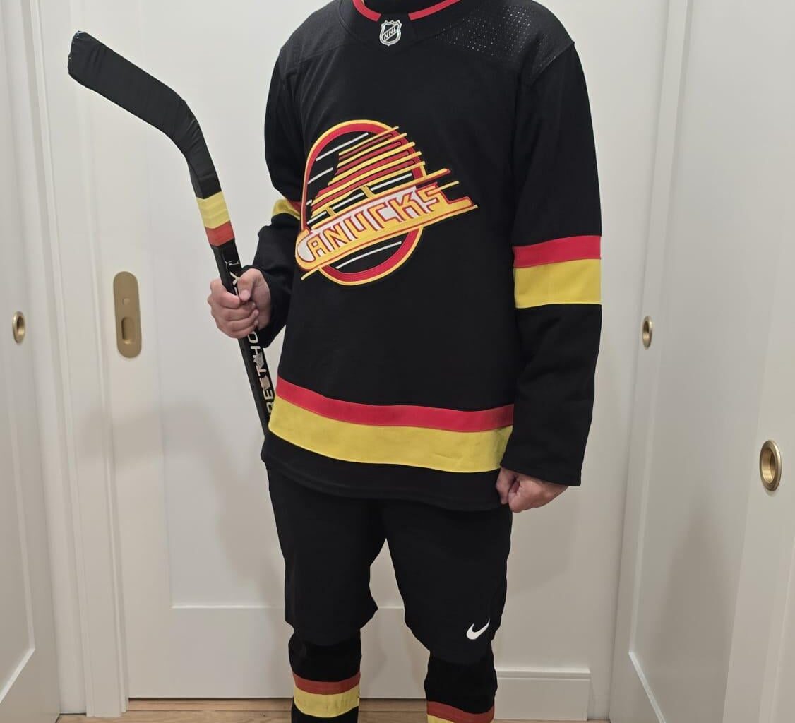 Went as an Injured Canuck for Halloween 🤕🏒