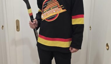 Went as an Injured Canuck for Halloween 🤕🏒