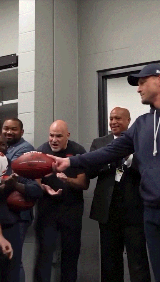 Enjoy this gif my fellow comrades