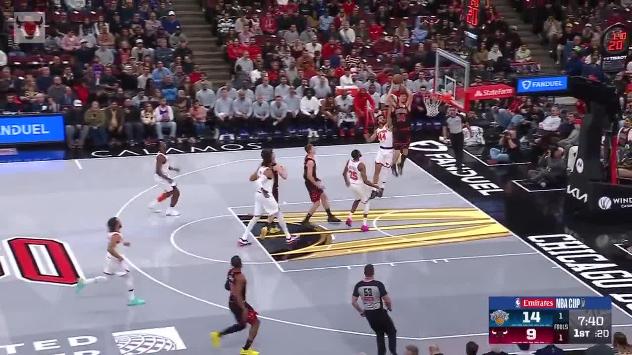 [Highlight] Josh Giddey lobs it up for Matas Buzelis who skies for the massive two-handed slam