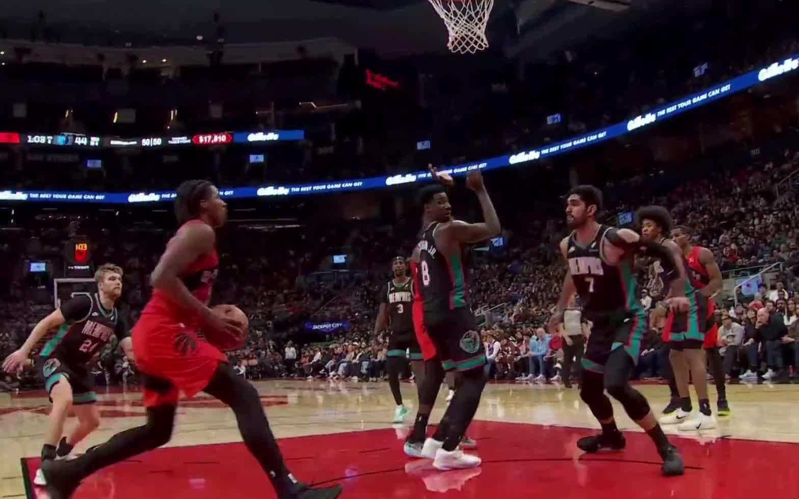 Santi Aldama commits blatant basket interference, refs are asleep at the wheel and thus missed it