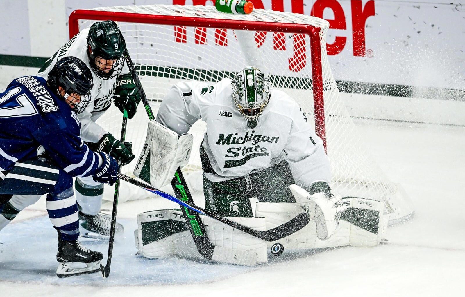 [Frank Zawrazky]The Top Detroit Red Wings Draft Picks in NCAA Hockey