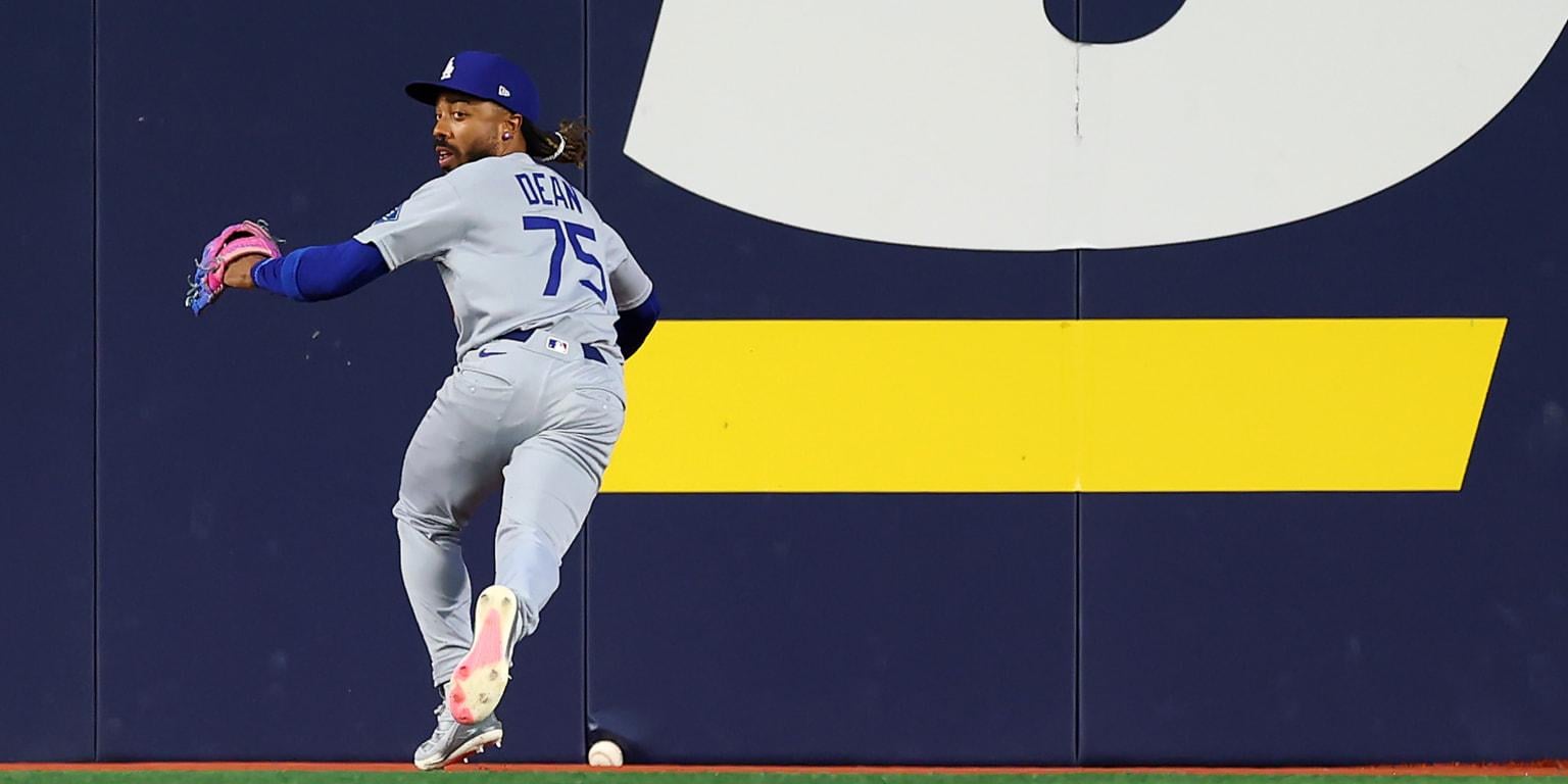 Giants add OF Dean, LHP Sanmartin; RHP Black DFA'd