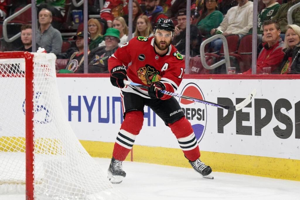 Blackhawks' Nick Foligno To Miss Four Weeks With Hand Injury
