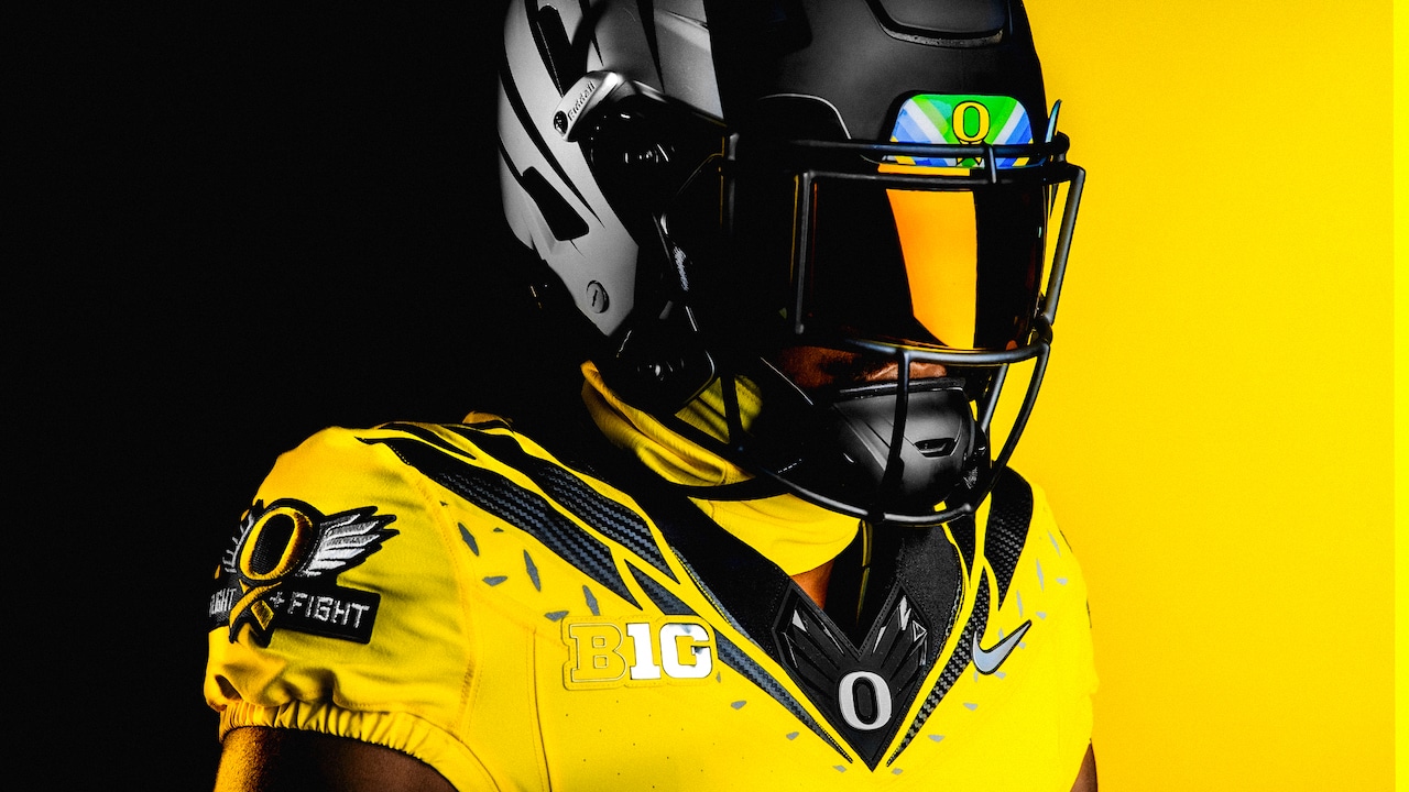Oregon football 'Heroes' uniform