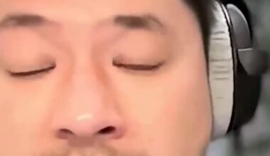 [Torre] takes shots at Charania: “News-breaker is vocabulary we have to change. Is this actually news? Are you being fed this by an agent? By the way, if you use an anonymous source, why? The whole ‘League source tells me 6th man signs a contract…’ — I don’t think we need to deepthroat this one“