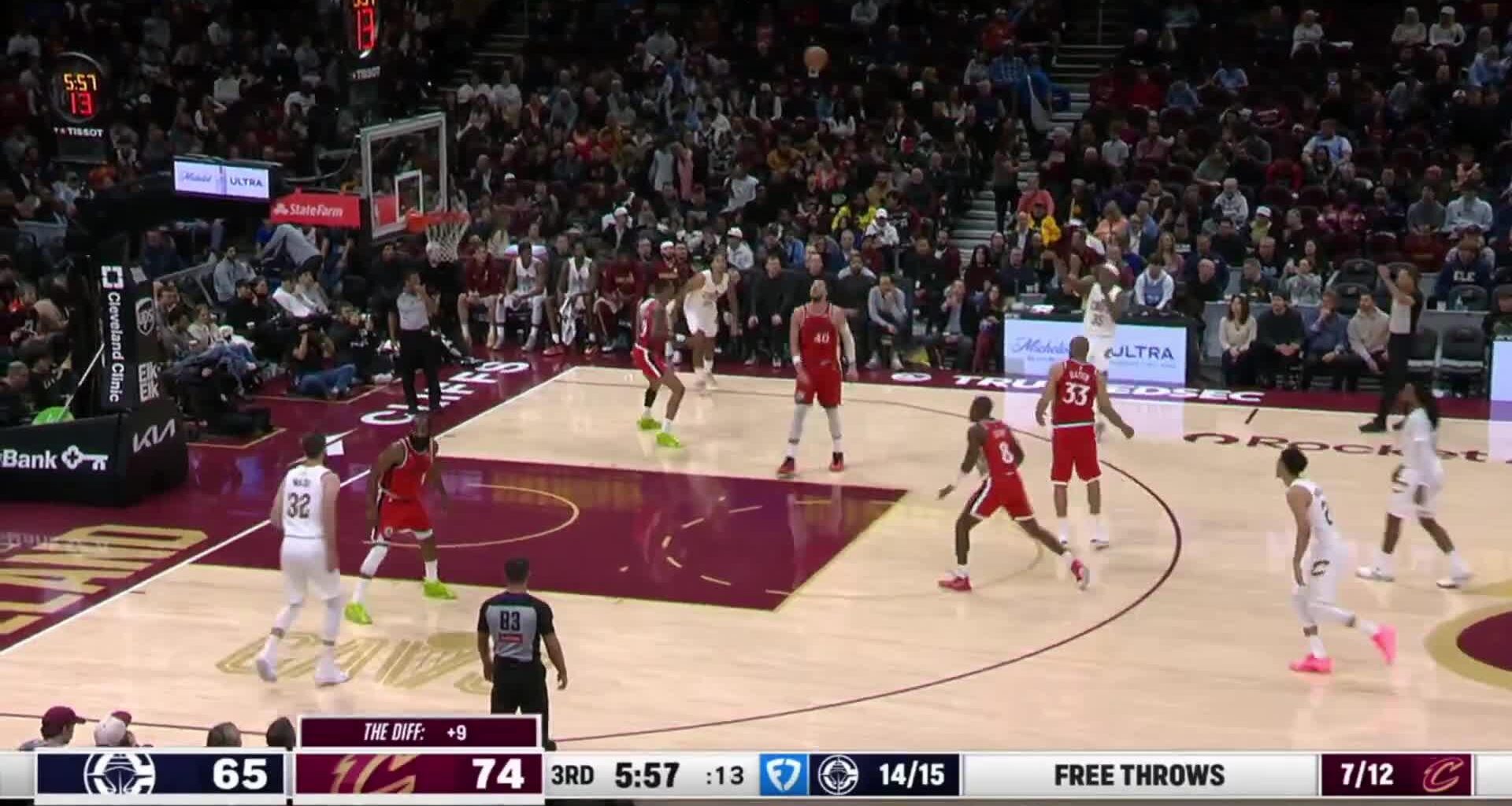 [Highlight] After starting 0-14 for deep on the season, Nae'Qwan Tomlin hits his first three of the season