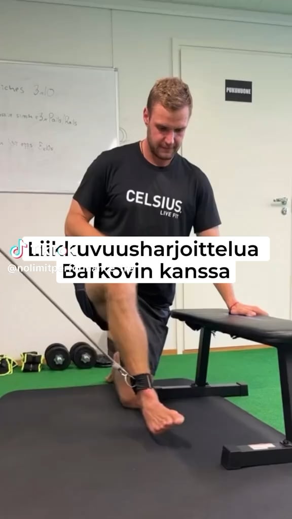 Barkov with Finnish sports fysiotherapist.