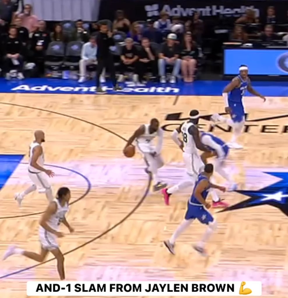 Jaylen Brown navigates traffic then jam [3rd qtr]