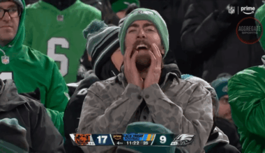 [Highlight] Eagles fans are chanting “Fire Kevin” in the stands and the stadium mics are picking it up.