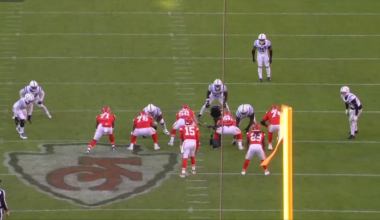 Josh Simmons is doing his thing, but watch the reps where Kingsley Suamataia is left on an island.