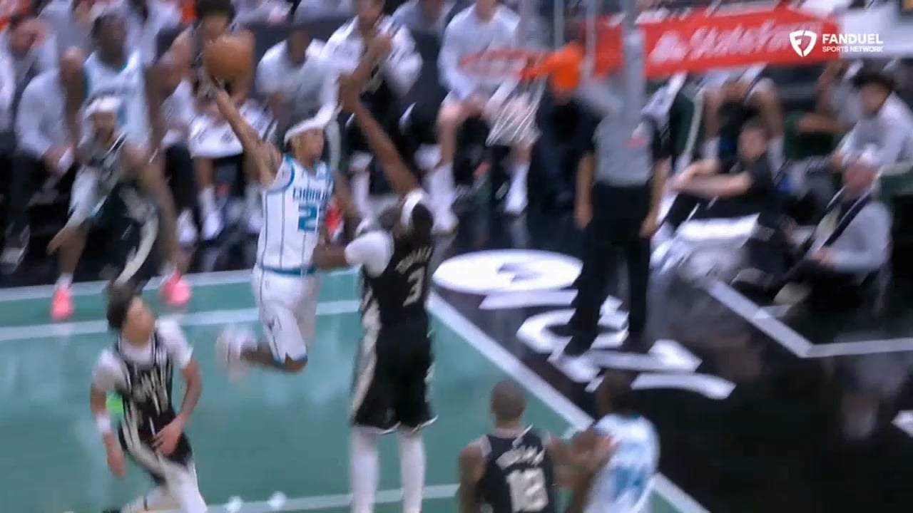 Tre Mann POSTER on Myles Turner! 😱