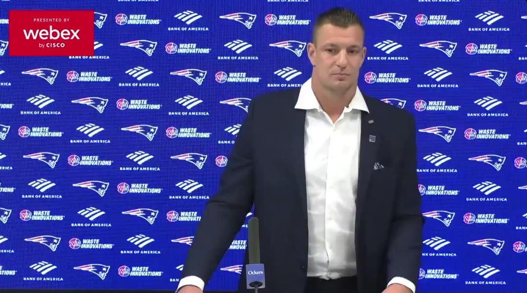 Gronk on a possible statue: "If you put one, just put me in the endzone, and be tiny. Because Tom is one of a kind. The greatest. He played for 20+ years here. I think that the only statue to be deserved here is Tom Brady."