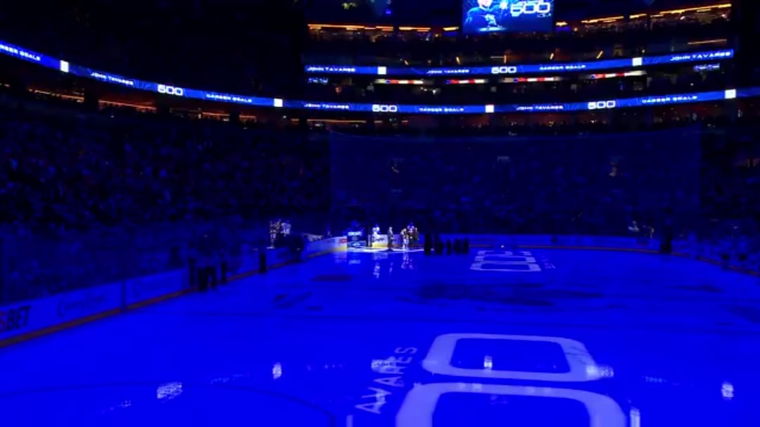 The Maple Leafs celebrate John Tavares hitting 500 career goals