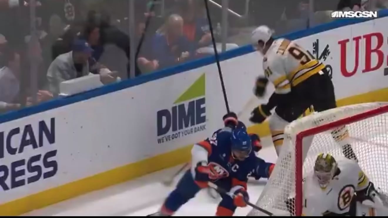 Zadorov shoves Schaffer