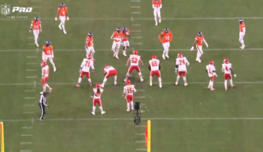 3rd and long, and Denver throws KC the kitchen sink. Guessing the Chiefs have some variation of big on big protection with the 6-man front. Simmons sees Bonnito loop and goes for it. Hunt had committed to helping inside, and this leaves the DB free off the edge.