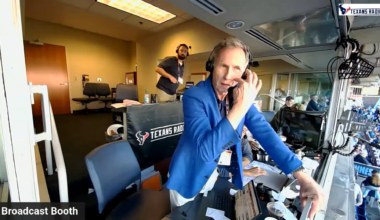 Back home with a W! Matthew Wright hit his game-winning FG and here is how it looked in the Texans Radio Booth!