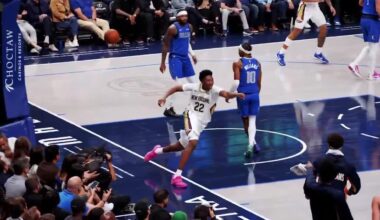 [Highlight] Derik Queen spins around the defender and sticks his tongue out at his bench before the flush