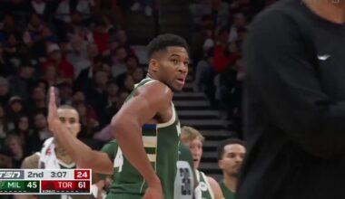[Highlight] Giannis is hacked multiple times, no call against Toronto