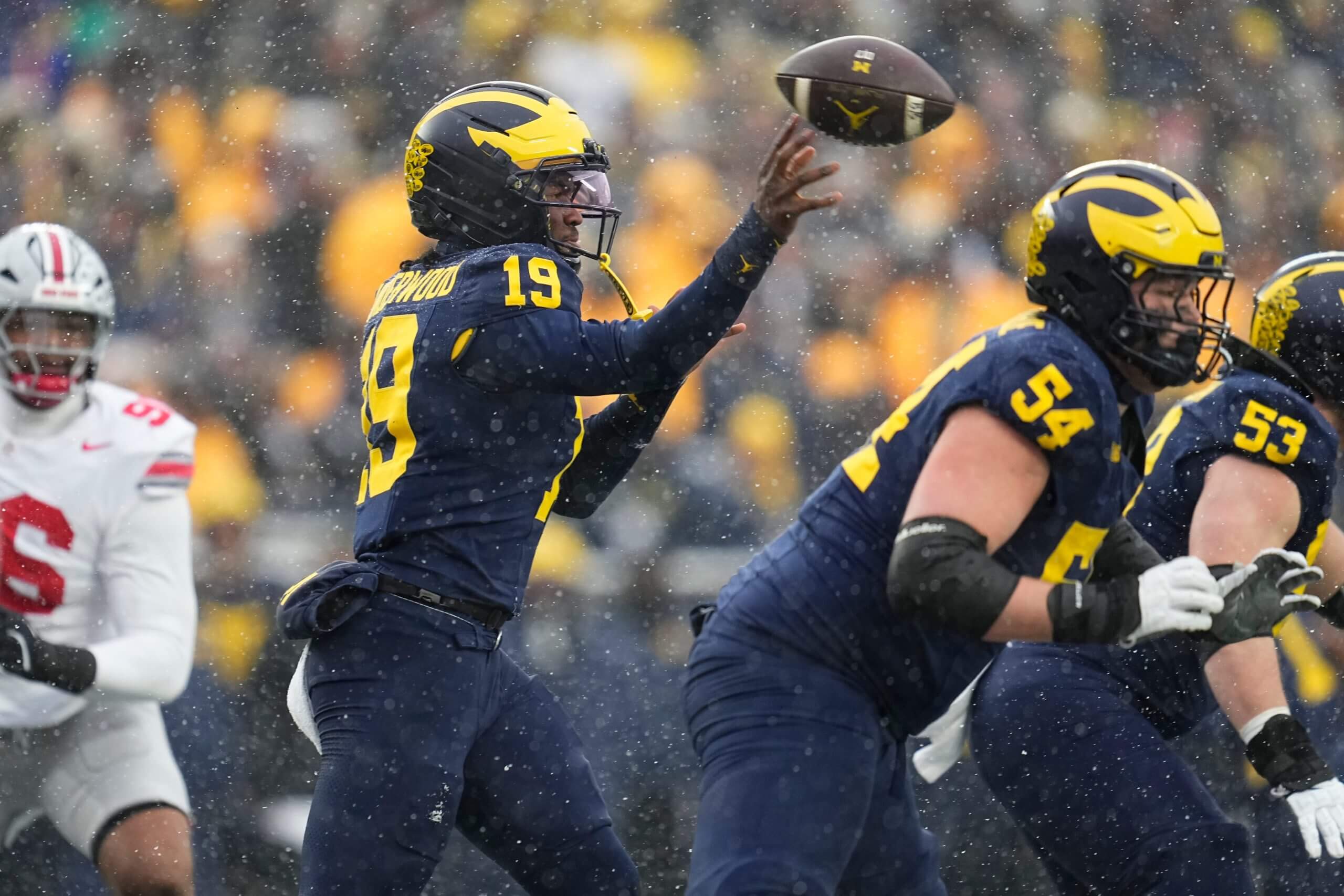 Bryce Underwood throws the ball behind Michigan's offensive line.