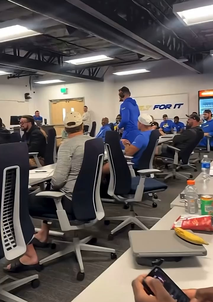 Rams rookie LB Shaun Dolac dressed up as Sean McVay for Halloween