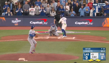 [HIGHLIGHT] BO BICHETTE. 3-RUN HOME RUN. BLUE JAYS LEAD IN GAME 7!