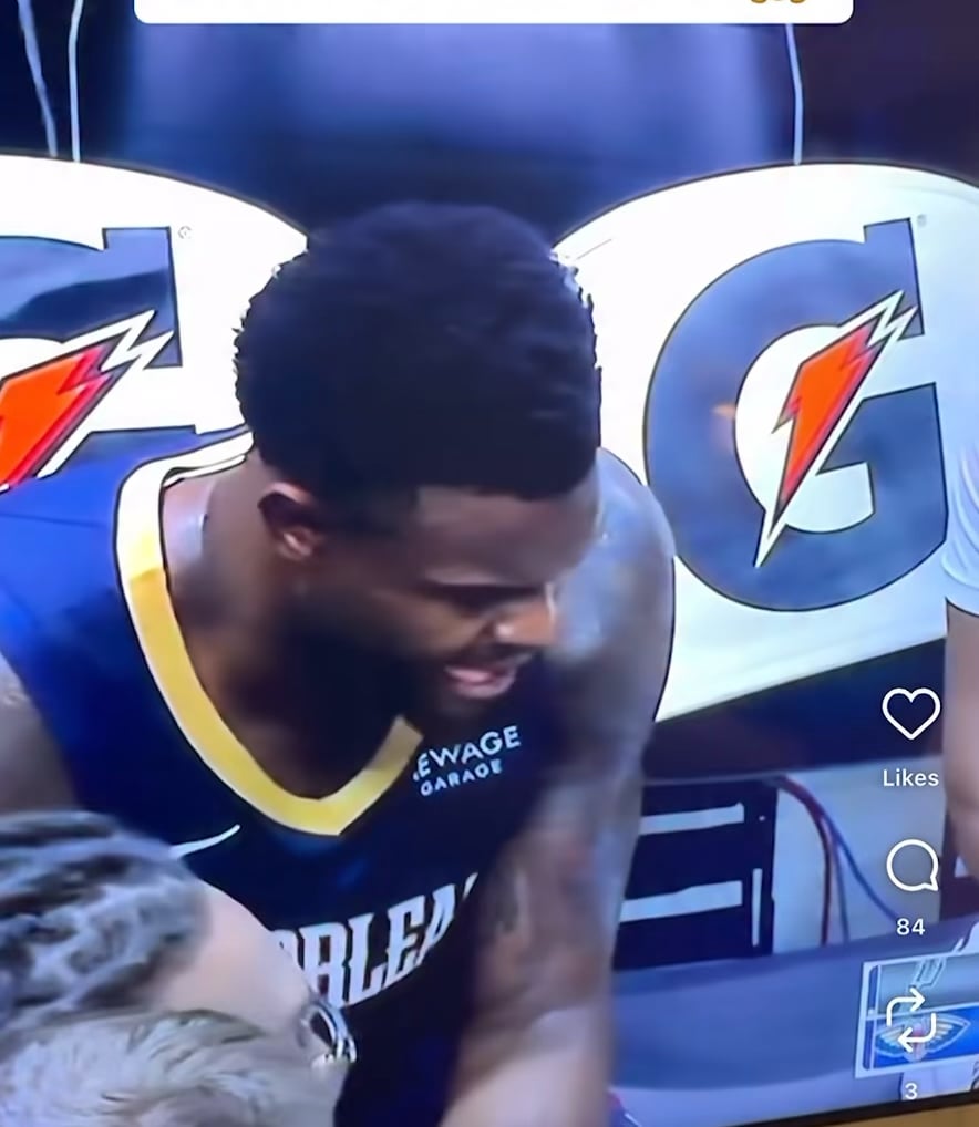 So… does anyone knows what’s up with Zion’s tongue??