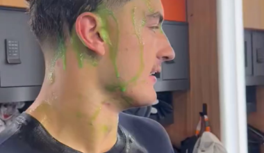 [Michal Dwojak] #Bears tight end Colston Loveland was named the “Nickelodeon Valuable Player” after his career game against the #Bengals. He got “slimed” as part of the award.