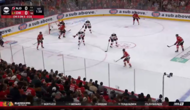 Connor Bedard scores on a 5-on-3 power play to extend his point streak to 9 games and his goal streak to 4