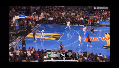 [Highlight] Brunson cooks 3 separate defenders from the same spot 3 possessions in a row