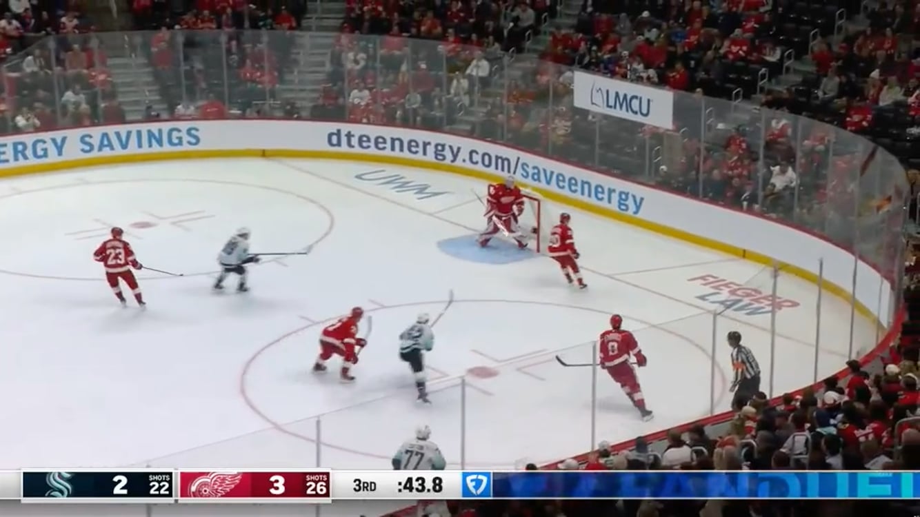 Larkin gets his 600th career point to seal it