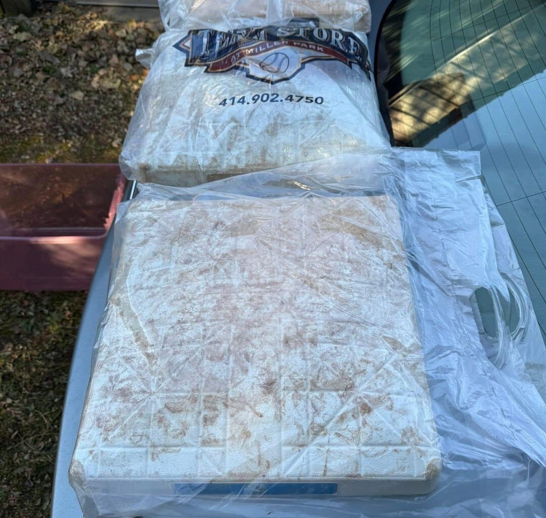 Got some game used bases. Let me know if interested 💪🏽