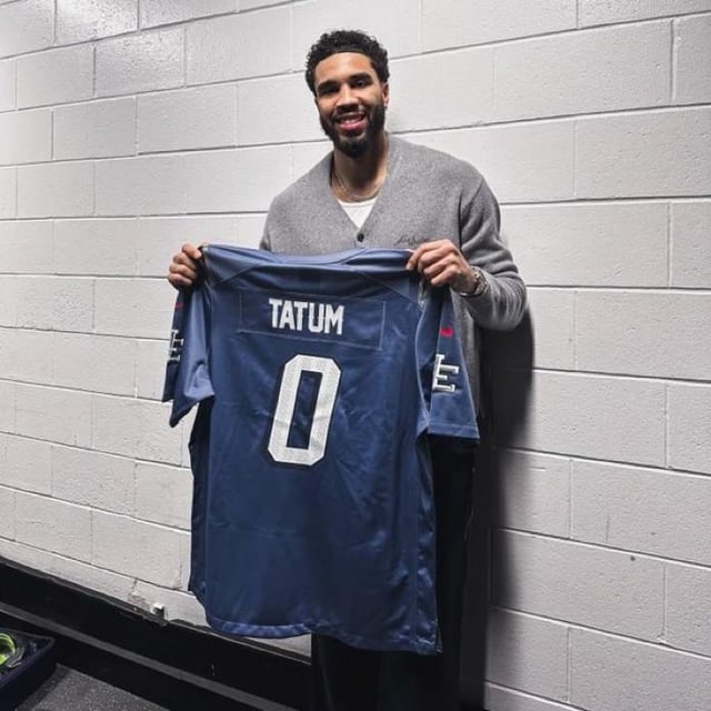 [Krivitsky] The Patriots returned the favor for the Celtics sending them their new City Edition jerseys. These are the “Nor’easter” jerseys the Patriots are debuting tonight.