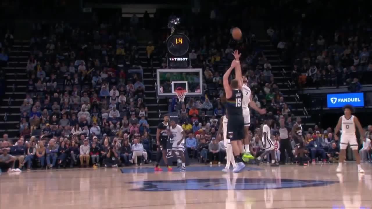 [Highlight] Jokić from the logo at the buzzer to end the 3rd quarter (with replay)