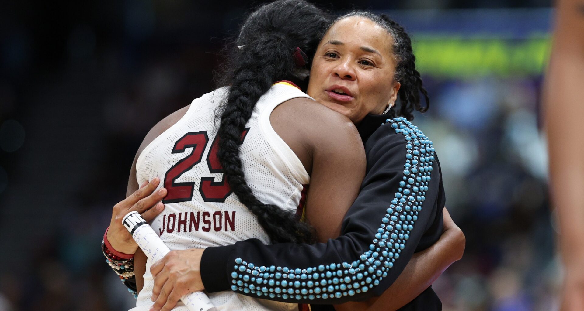 “Can’t See Her Being An Elite Guard”: Fans React As Dawn Staley Drops Advice for WNBA Teams About Raven Johnson
