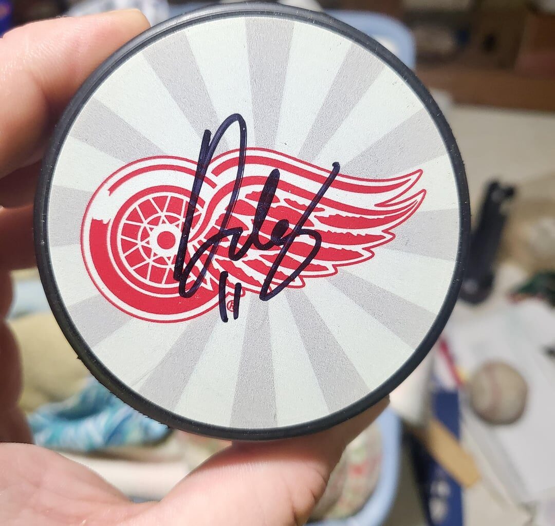 Autograph help on passed away great uncle's pucks!