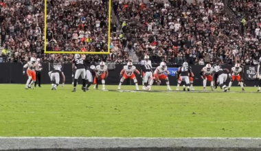 This view of the Shedeur ➡️ Bond play. Entire stadium and sideline goes wild.