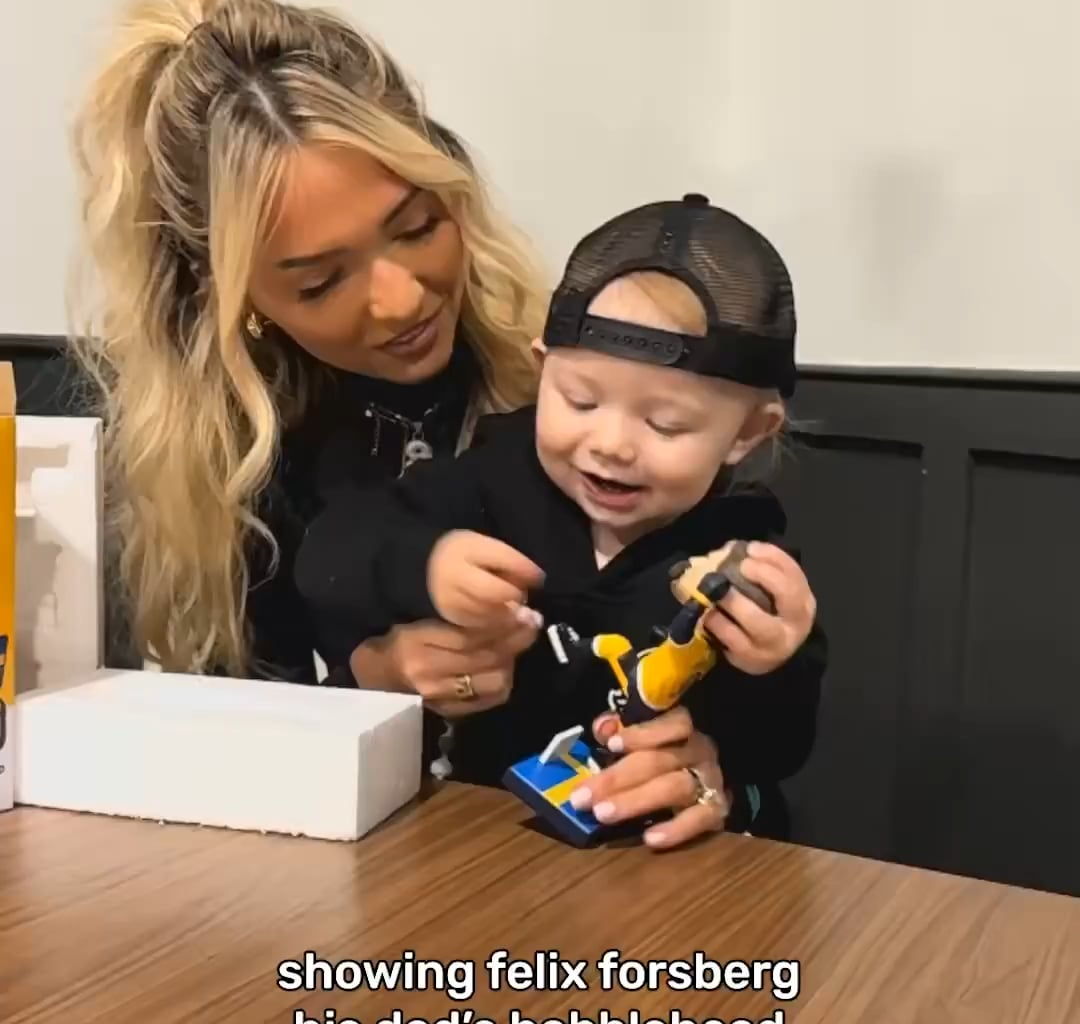 Felix unboxes BobbleFil